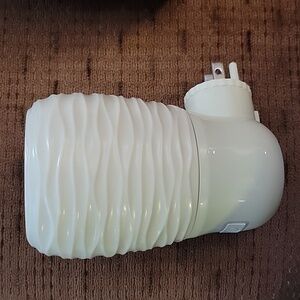 Scentsy Plug-In Wall Diffuser- Works Great!